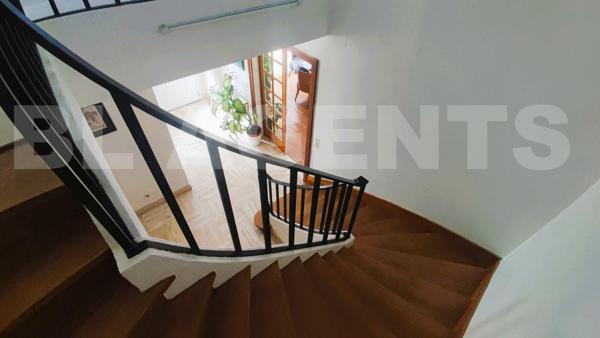 maison calme, 6 pièces , 194 m2