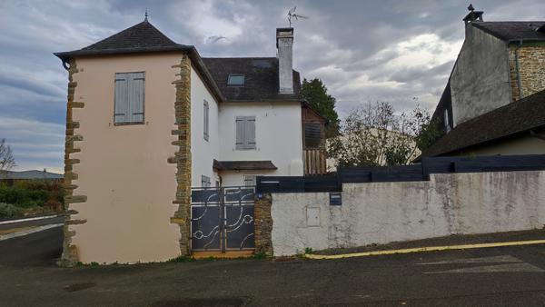 Moumour (64400) Maison de village en pierre - 5 min d'Oloron