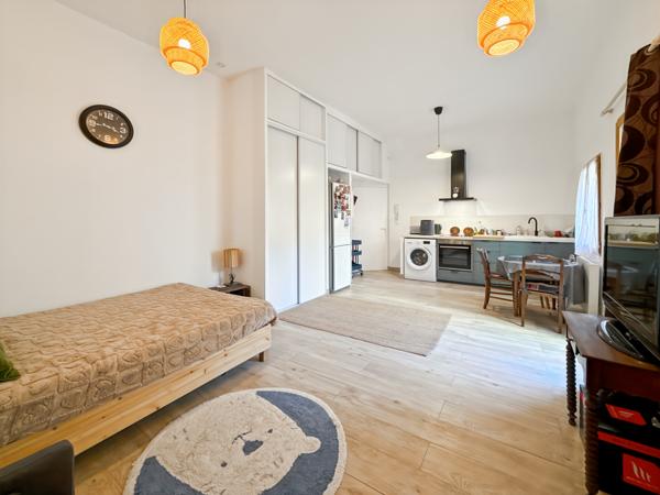 Marseille (13007) Saint-Lambert – Grand studio rénové avec terrasse de 23 m²