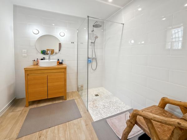 Marseille (13007) Saint-Lambert – Grand studio rénové avec terrasse de 23 m²