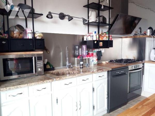 5 min. PRE-EN-PAIL, pavillon édifié en 2018 comprenant salon/séjour (+ poêle à bois) ouvert sur...