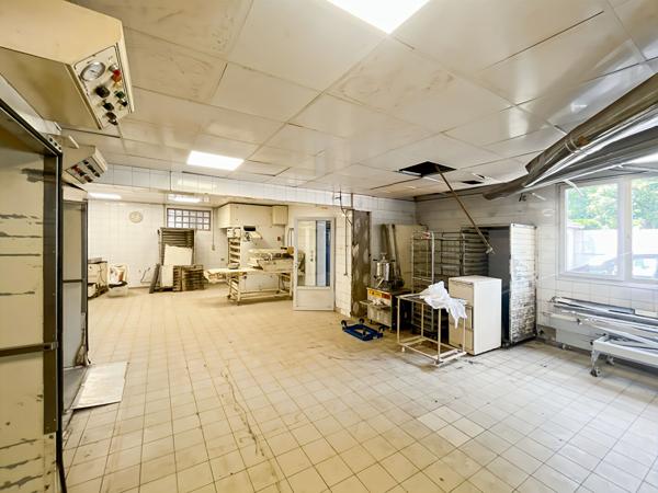 Local commercial Les Mureaux 298 m²