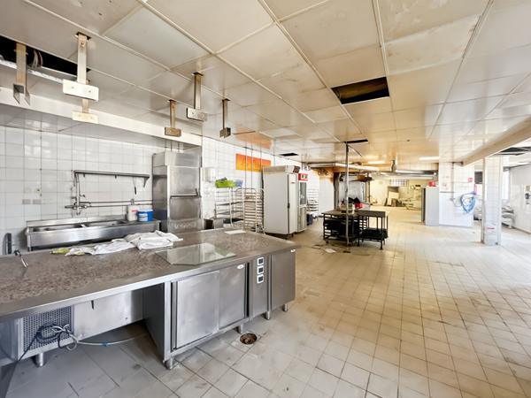 Local commercial Les Mureaux 298 m²