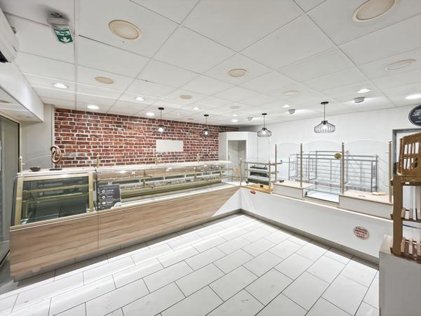 Local commercial Les Mureaux 298 m²