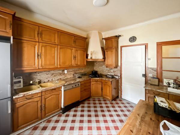 Local commercial Les Mureaux 298 m²