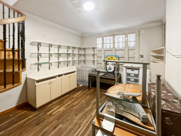 Local commercial Les Mureaux 298 m²