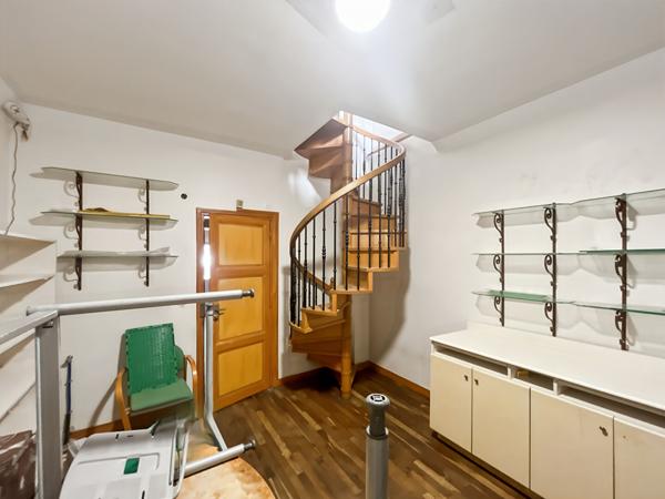 Local commercial Les Mureaux 298 m²