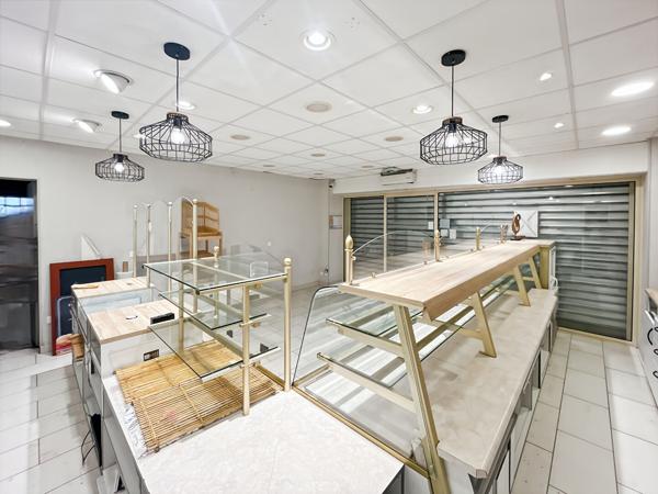 Local commercial Les Mureaux 298 m²