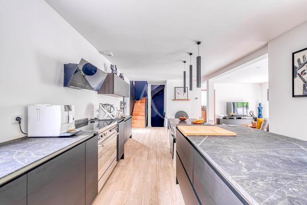 Villa d'architecte contemporaine avec piscine - les Coteaux de Chessy - 7 pièces - 175 m2