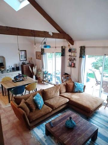 Maison 4 chambres garage, jardin, terrain clos, commerces à pieds