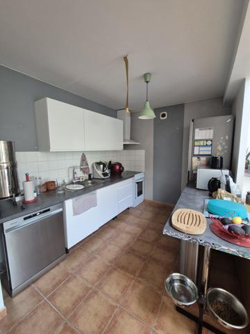 Maison 4 chambres garage, jardin, terrain clos, commerces à pieds