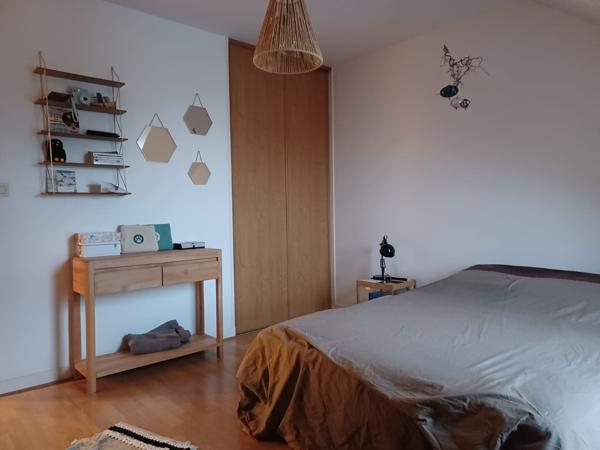 Maison 4 chambres garage, jardin, terrain clos, commerces à pieds