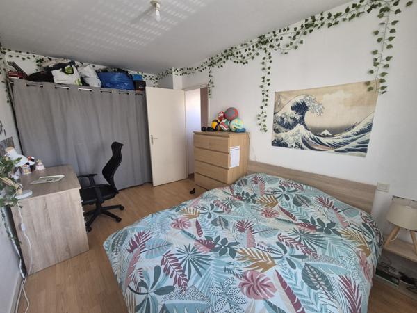 Maison 4 chambres garage, jardin, terrain clos, commerces à pieds