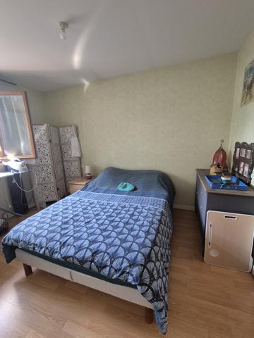 Maison 4 chambres garage, jardin, terrain clos, commerces à pieds