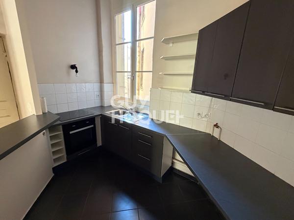 Appartement T3 non meublé PLACE DES TAPIS