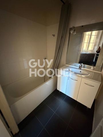 Appartement T3 non meublé PLACE DES TAPIS