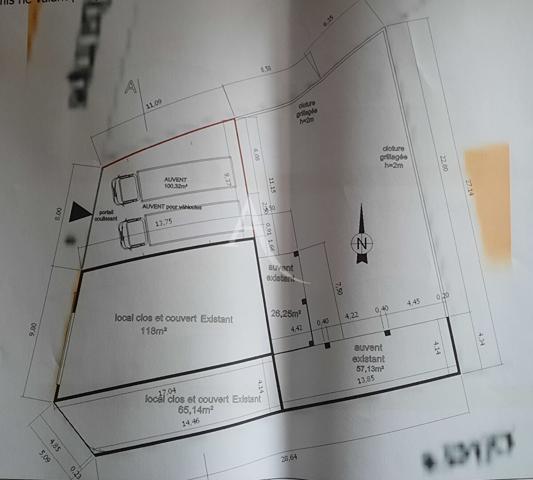 Hangar clos couvert de près de 300m² centre ville de Matha