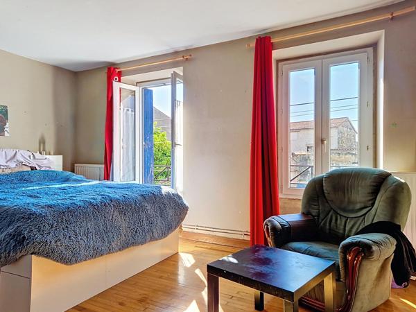 Maison de ville avec extérieur au cœur de Ville.