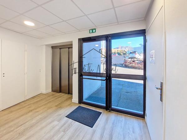 Millau (12100) LOCAL PROFESSIONNEL 206 M² - ASCENSEUR - ACCES PMR - STATIONNEMENT