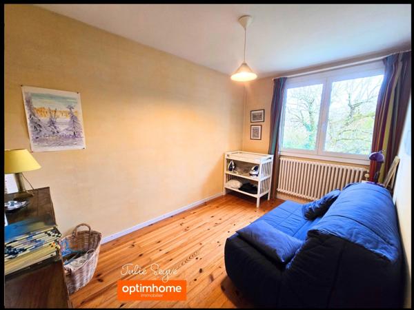 Maison individuelle de 170m² avec 6 chambres, un bureau et un sous-sol complet avec garage sur parcelle de 2006 m²