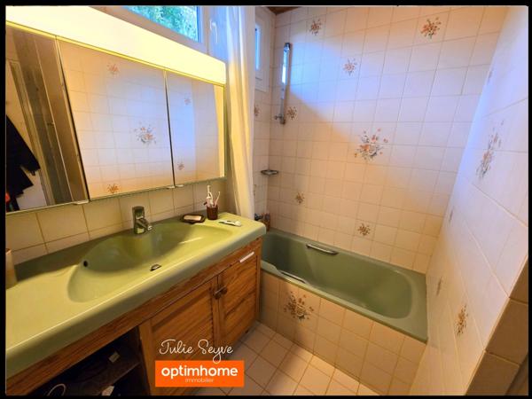 Maison individuelle de 170m² avec 6 chambres, un bureau et un sous-sol complet avec garage sur parcelle de 2006 m²