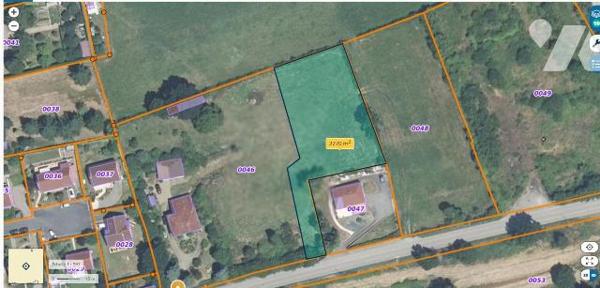 Sur la commune de Condé sur Noireau, à 3 min du centre-ville: 
Parcelle de terrain à bâtir . S...