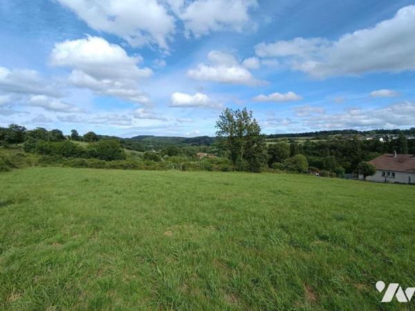 Sur la commune de Condé sur Noireau, à 3 min du centre-ville: 
Parcelle de terrain à bâtir . S...