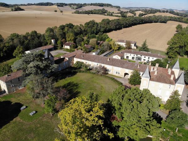 Superbe Propriété de Campagne pour Grand Projet