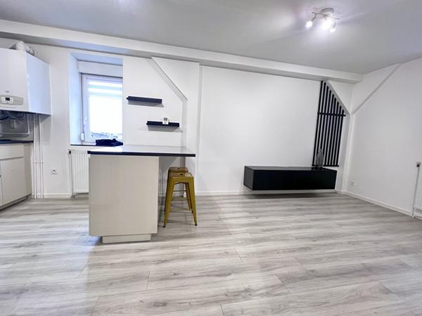 LOCATION : Au centre-ville d'HAGONDANGE proche GARE F2 rénové + cave