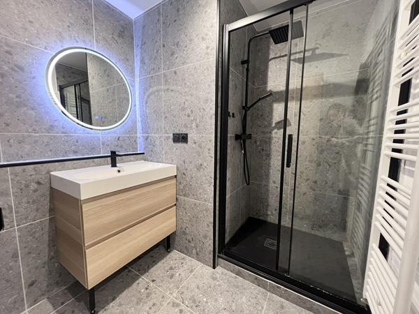 LOCATION : Au centre-ville d'HAGONDANGE proche GARE F2 rénové + cave