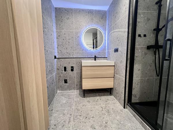 LOCATION : Au centre-ville d'HAGONDANGE proche GARE F2 rénové + cave