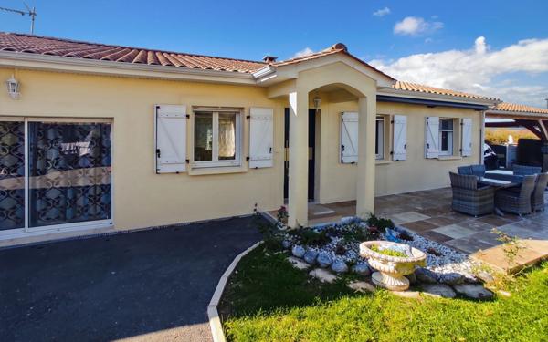 Maison à vendre    5 pièces •  Montrem