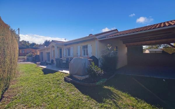 Maison à vendre    5 pièces •  Montrem