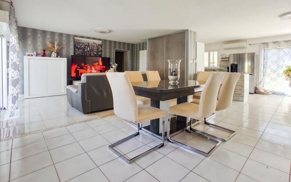 Maison à vendre    5 pièces •  Montrem