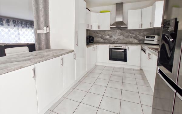 Maison à vendre    5 pièces •  Montrem