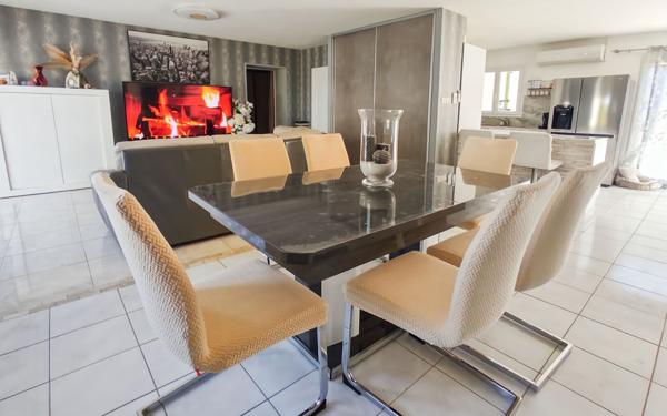 Maison à vendre    5 pièces •  Montrem