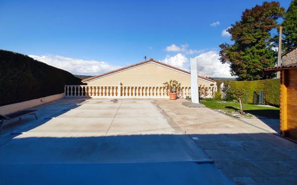 Maison à vendre    5 pièces •  Montrem