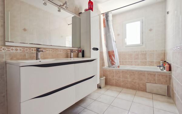 Maison à vendre    5 pièces •  Montrem