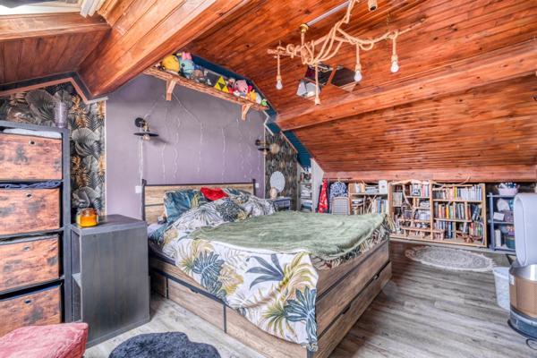 Christophe Michaudelle – EXCLUSIVITE - CAPIFRANCE vous propose proche de Meaux et Saint Soupplets : 260 m² - ZONE UA - 10 pièces - 5 chambres - pièces d'eau - beau jardin plat et clos avec nombreux