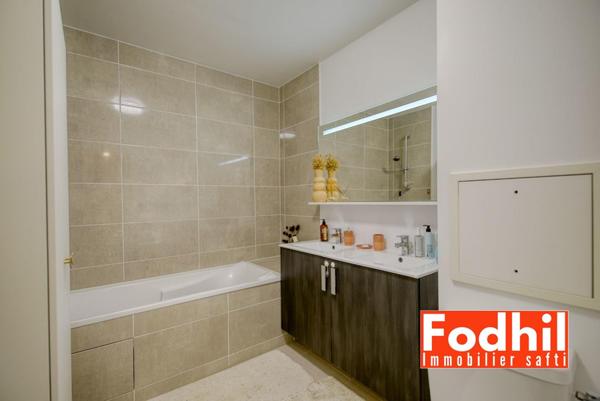 Appartement familial 4 pièces 87 m² avec 3 chambres, 2 balcons et 2 parkings.