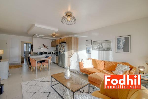 Appartement familial 4 pièces 87 m² avec 3 chambres, 2 balcons et 2 parkings.