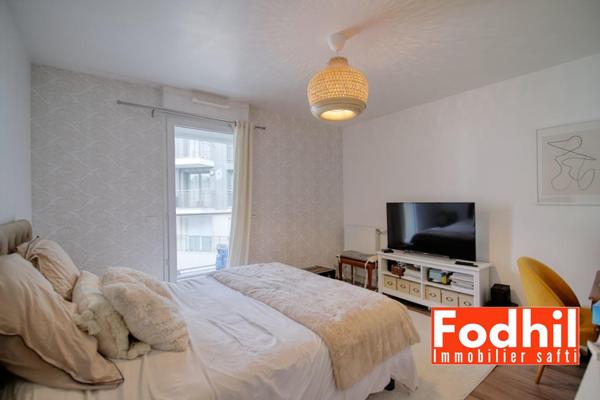 Appartement familial 4 pièces 87 m² avec 3 chambres, 2 balcons et 2 parkings.