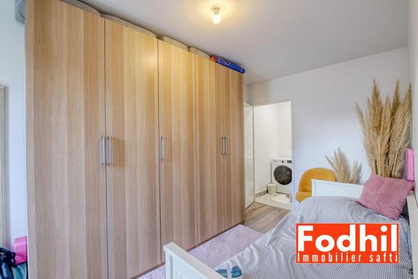 Appartement familial 4 pièces 87 m² avec 3 chambres, 2 balcons et 2 parkings.