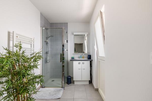 BEGLES TERRES NEUVES APPARTEMENT 5 PIECES