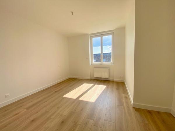 Maison 4 chambres, entièrement rénovée et jardin de 464 m².