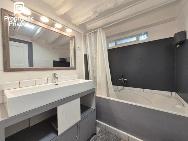 Maison en pierre rénovée - 144 m² - 3 ch - Double garage - Calme