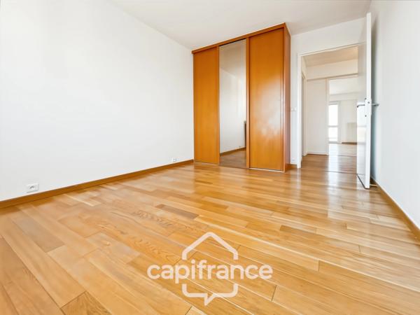 VINCENNES, Boulevard de la Libération, 5 pièces de 102 m² avec balcon, stationnement et cave