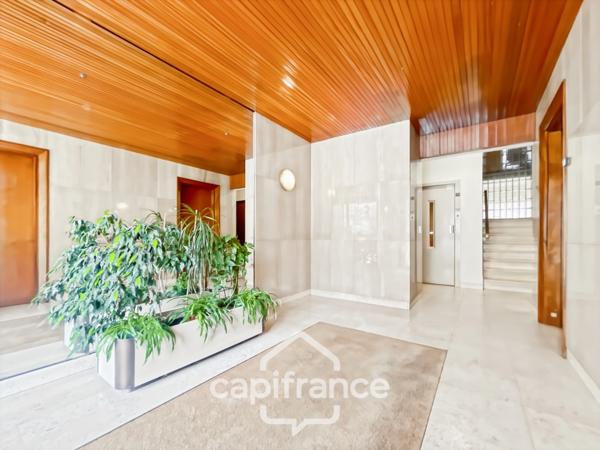 VINCENNES, Boulevard de la Libération, 5 pièces de 102 m² avec balcon, stationnement et cave