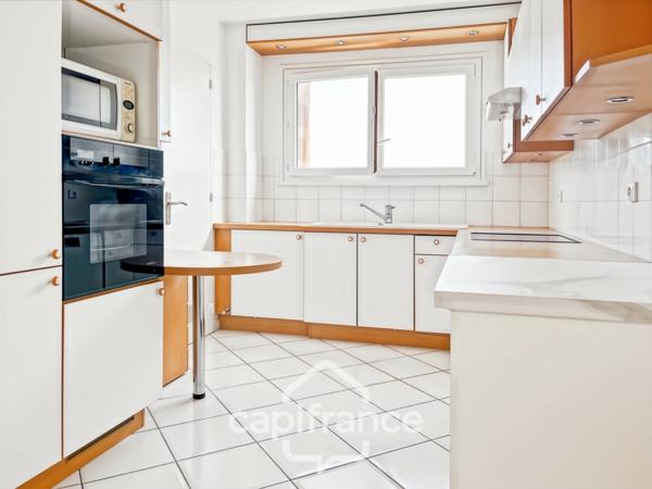 VINCENNES, Boulevard de la Libération, 5 pièces de 102 m² avec balcon, stationnement et cave