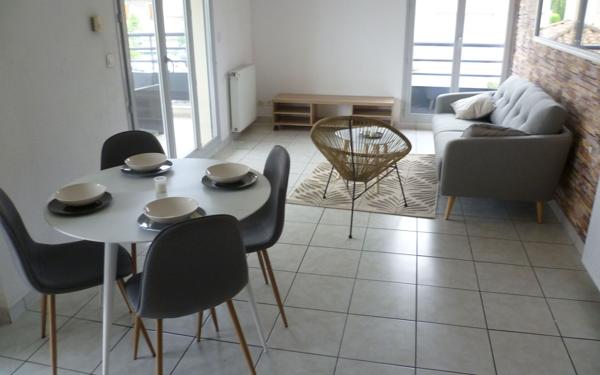 Appartement à louer    3 pièces •  Saint-Étienne-de-Saint-Geoirs